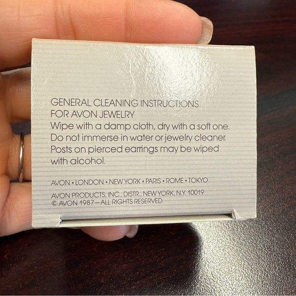 Avon vintage “Sparkle Connection” clip Earrings with white gems NIB 1987 - Picture 2 of 4